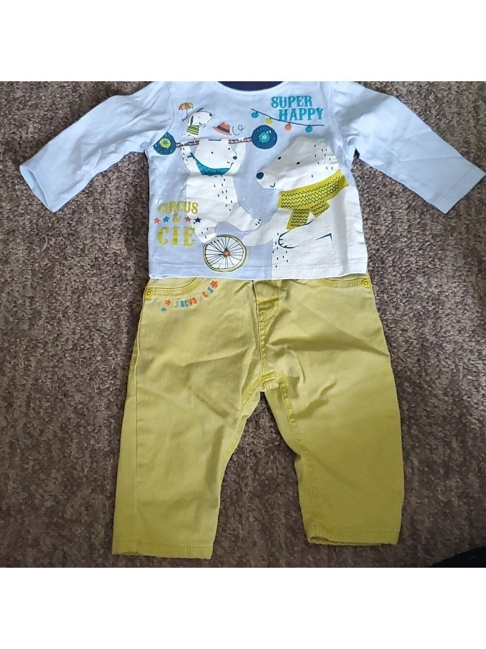 Petits 2 piece outfit size 6 months